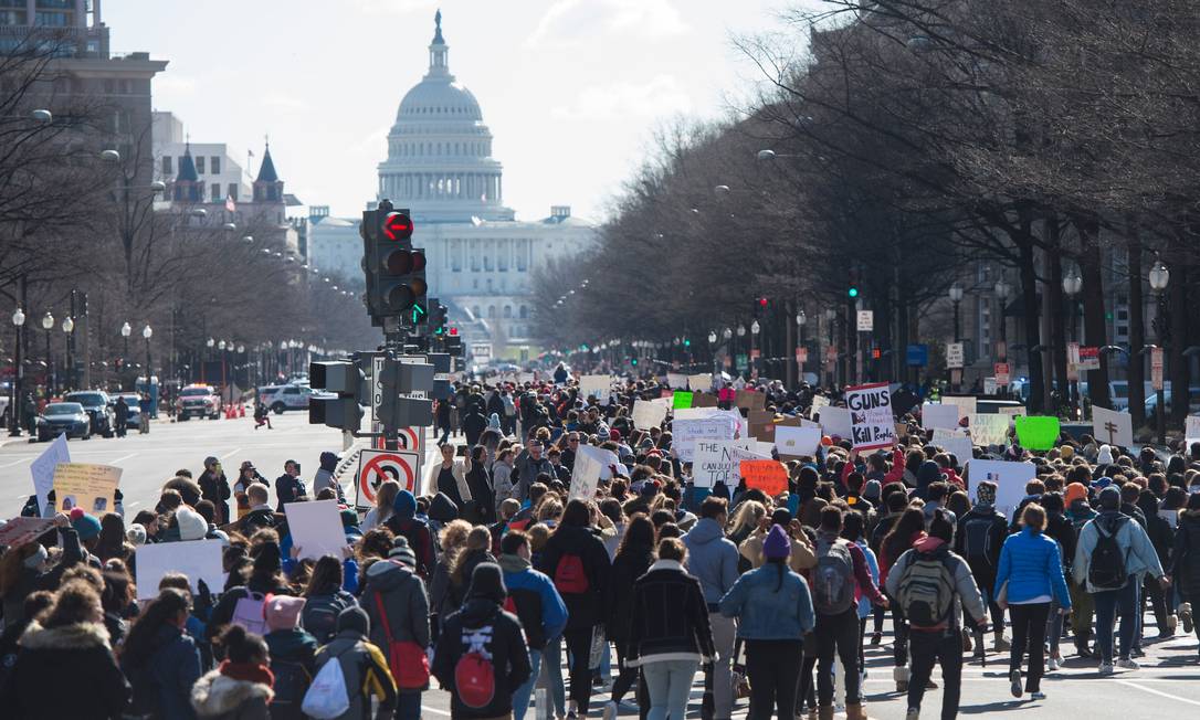 Protesto pelo controle de armas, levam milhares às ruas nos Estados Unidos