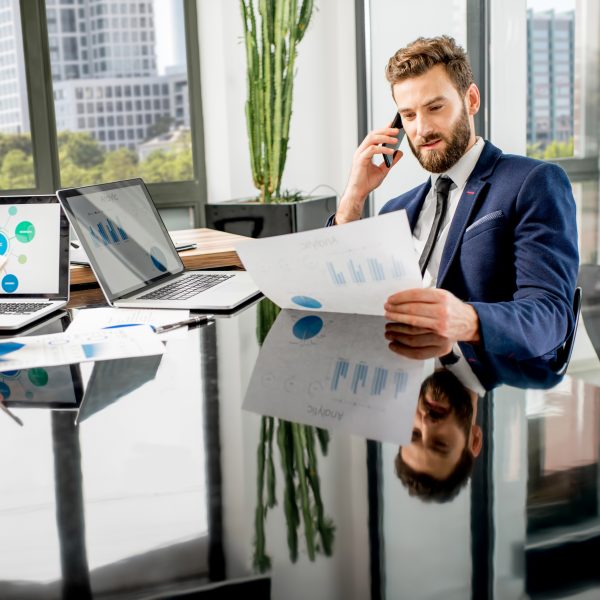 Qual é a função de um gerente de marketing?