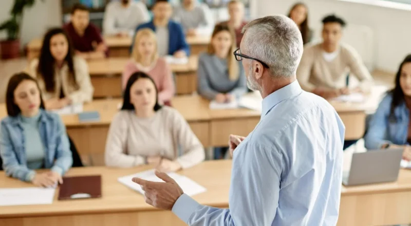 A Importância do Diploma de Ensino Superior Impacto na Carreira e na Vida