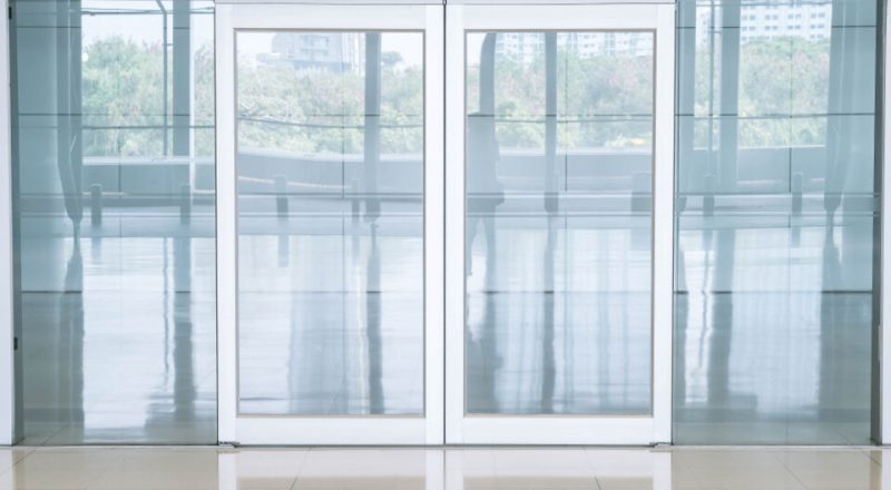 Portas de Correr de Vidro: Otimizando Espaço com Elegância