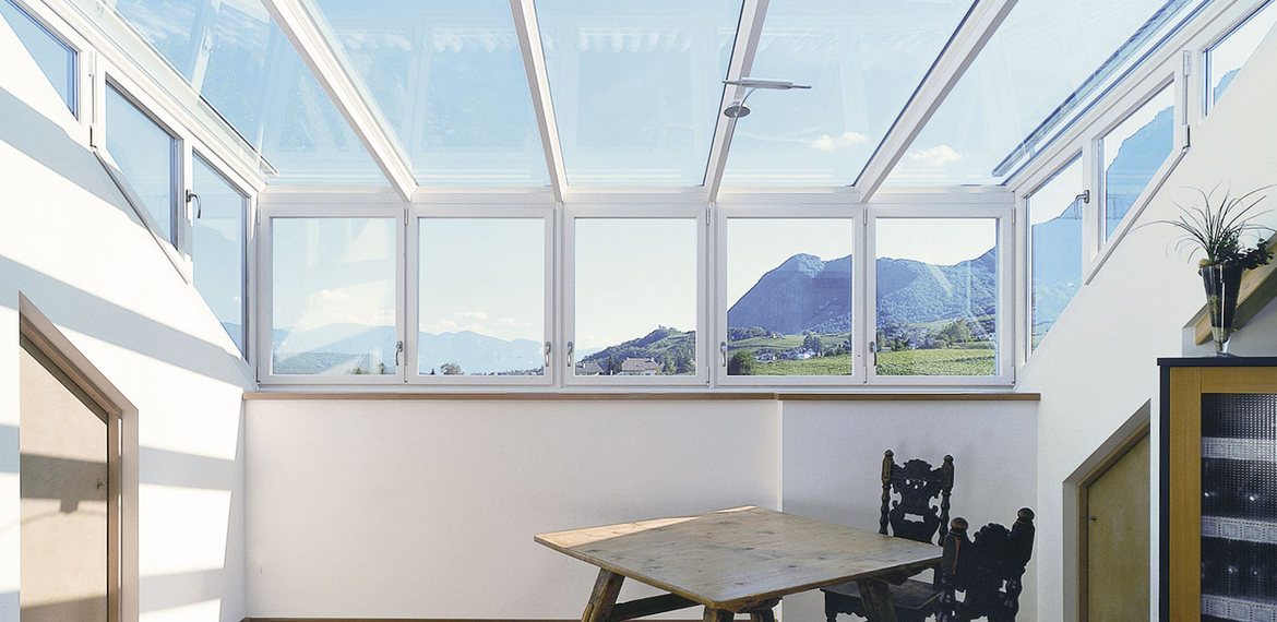 Vidro e Iluminação: Dicas para Criar Ambientes Luminosos e Elegantes