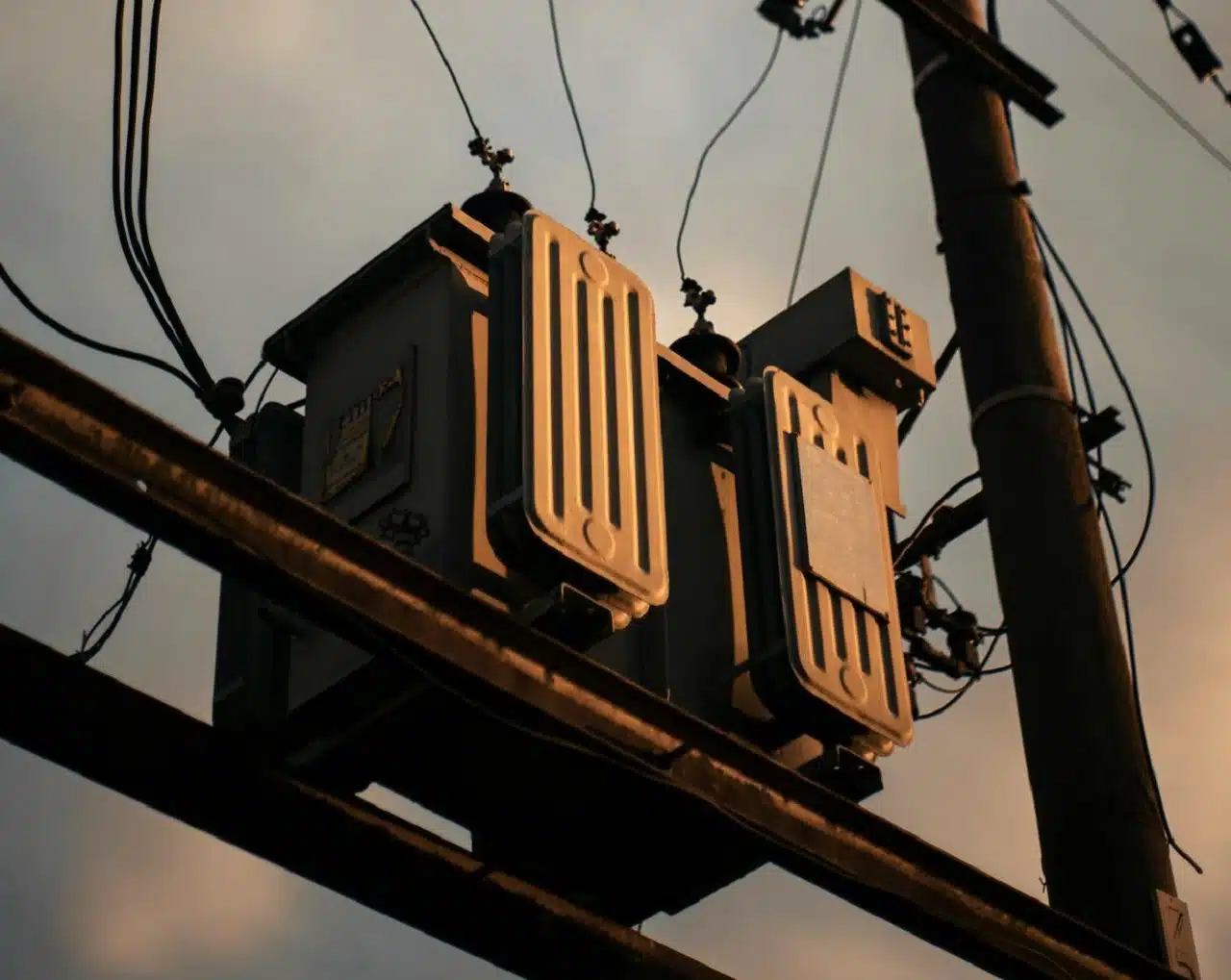 Como os Transformadores Garantem Estabilidade e Eficiência na Rede Elétrica