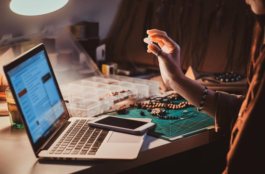 Estratégias de Marketing 2.0  para lojas de prata 925: A revolução no comércio eletrônico